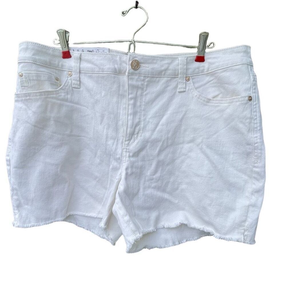 NWT Seven 7 size 16 off white denim shorts with fray hem.